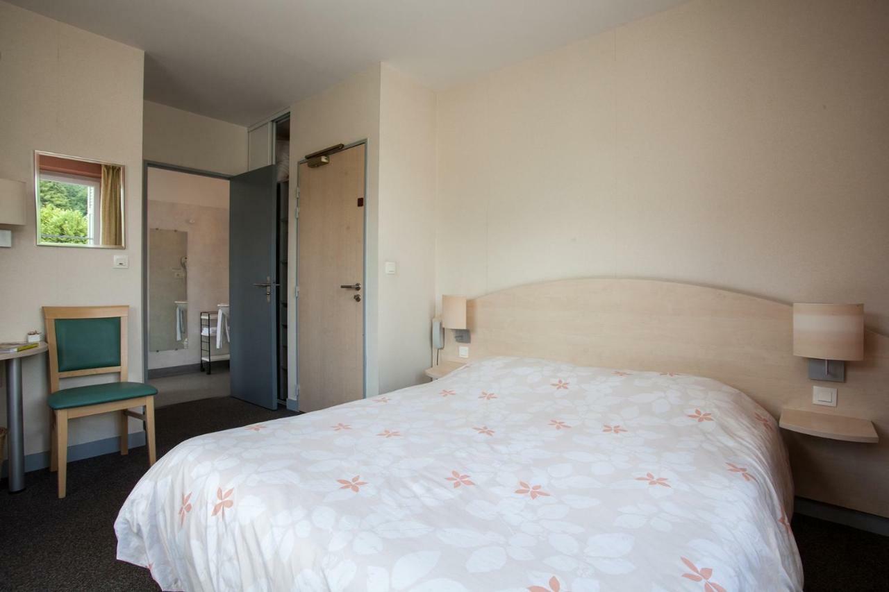 Le Lion D'Or Hotel Manzac-sur-Vern Exterior photo